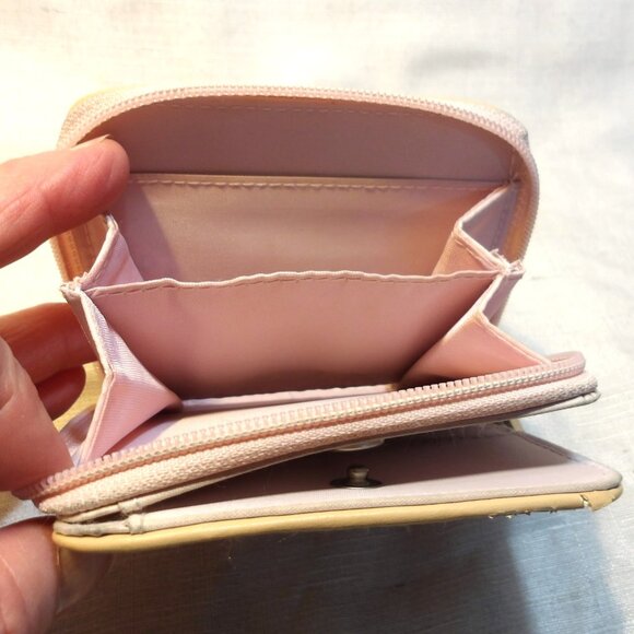 *** XOXO *** Clutch WALLET / Zip Around / Blemish Top Right Reason for Low Price - Picture 2 of 3